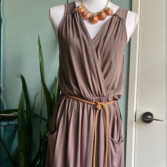 Sexy summer dress by WRAP London - Picture 2 of 6